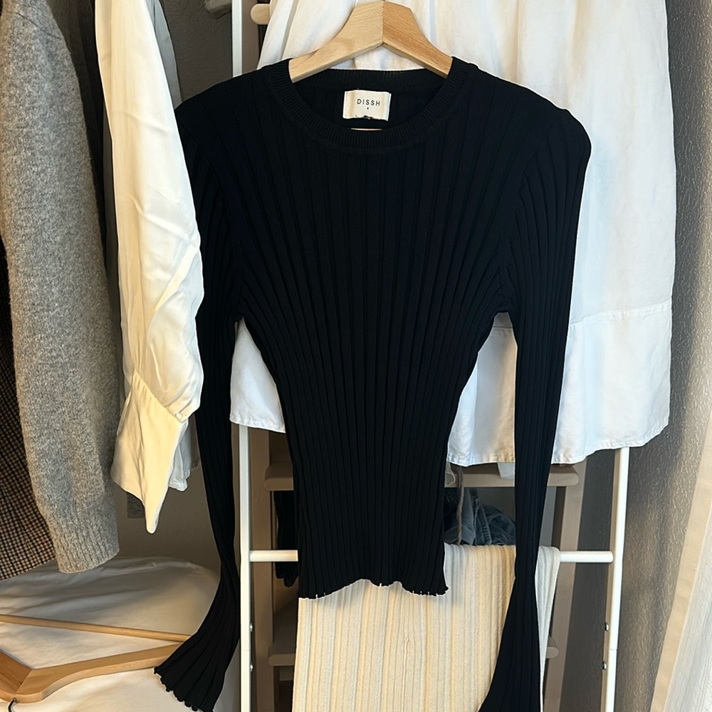 Flared sleeve top, black, DISSH